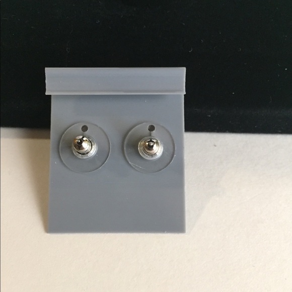 Sterling Silver Heart Earrings Pierced Brand New - Picture 5 of 7